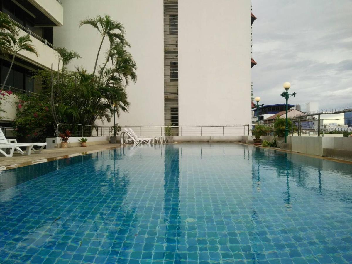 Nantiruj Tower - นันทิรุจ ทาวเวอร์ เซอร์วิสอพาร์ทเม้นท์ สุขุมวิท ซอย 8 Apartamento Banguecoque Exterior foto