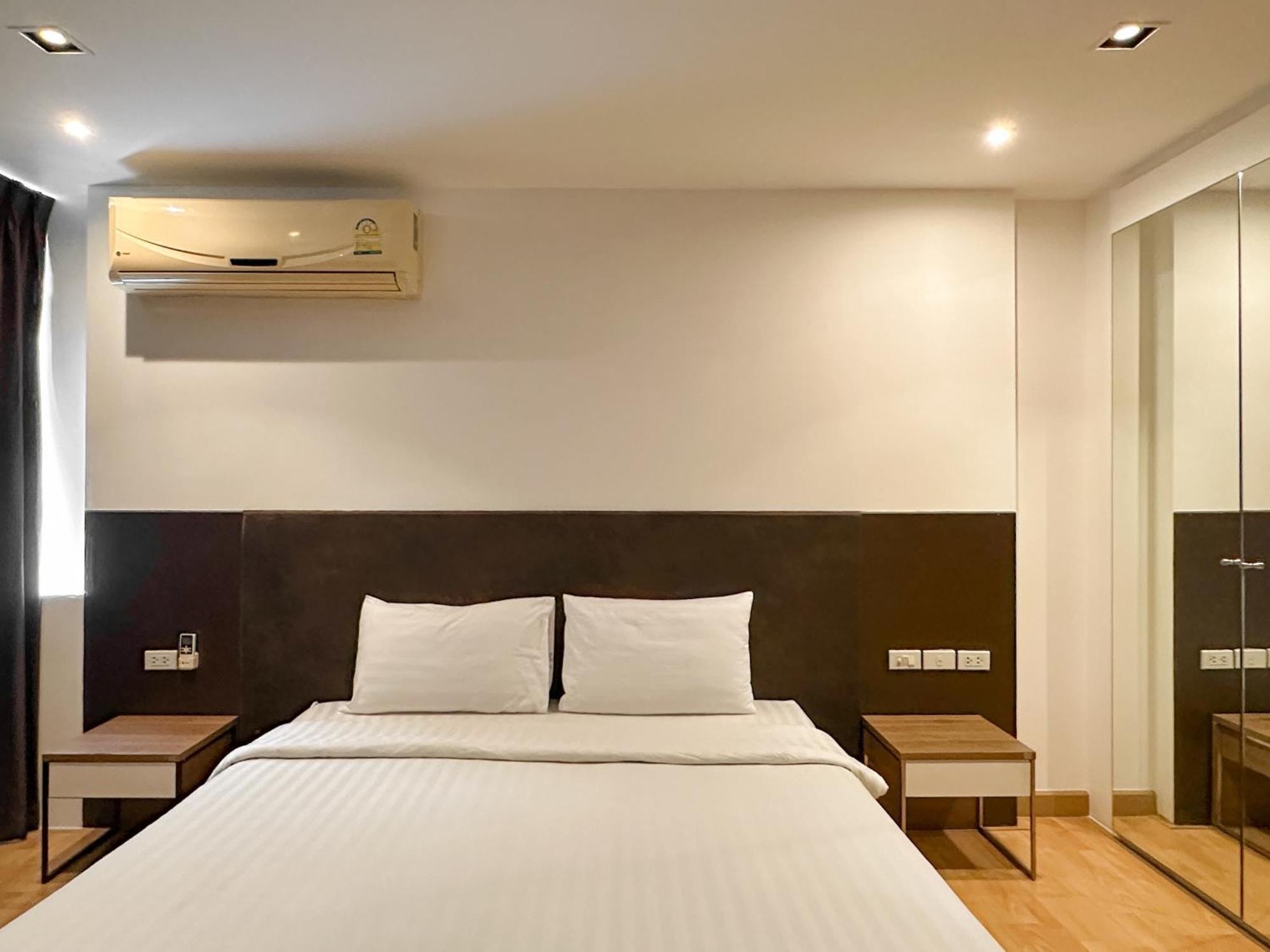 Nantiruj Tower - นันทิรุจ ทาวเวอร์ เซอร์วิสอพาร์ทเม้นท์ สุขุมวิท ซอย 8 Apartamento Banguecoque Exterior foto