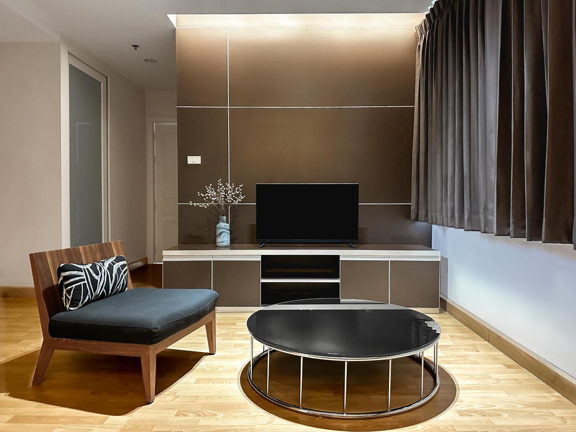 Nantiruj Tower - นันทิรุจ ทาวเวอร์ เซอร์วิสอพาร์ทเม้นท์ สุขุมวิท ซอย 8 Apartamento Banguecoque Exterior foto