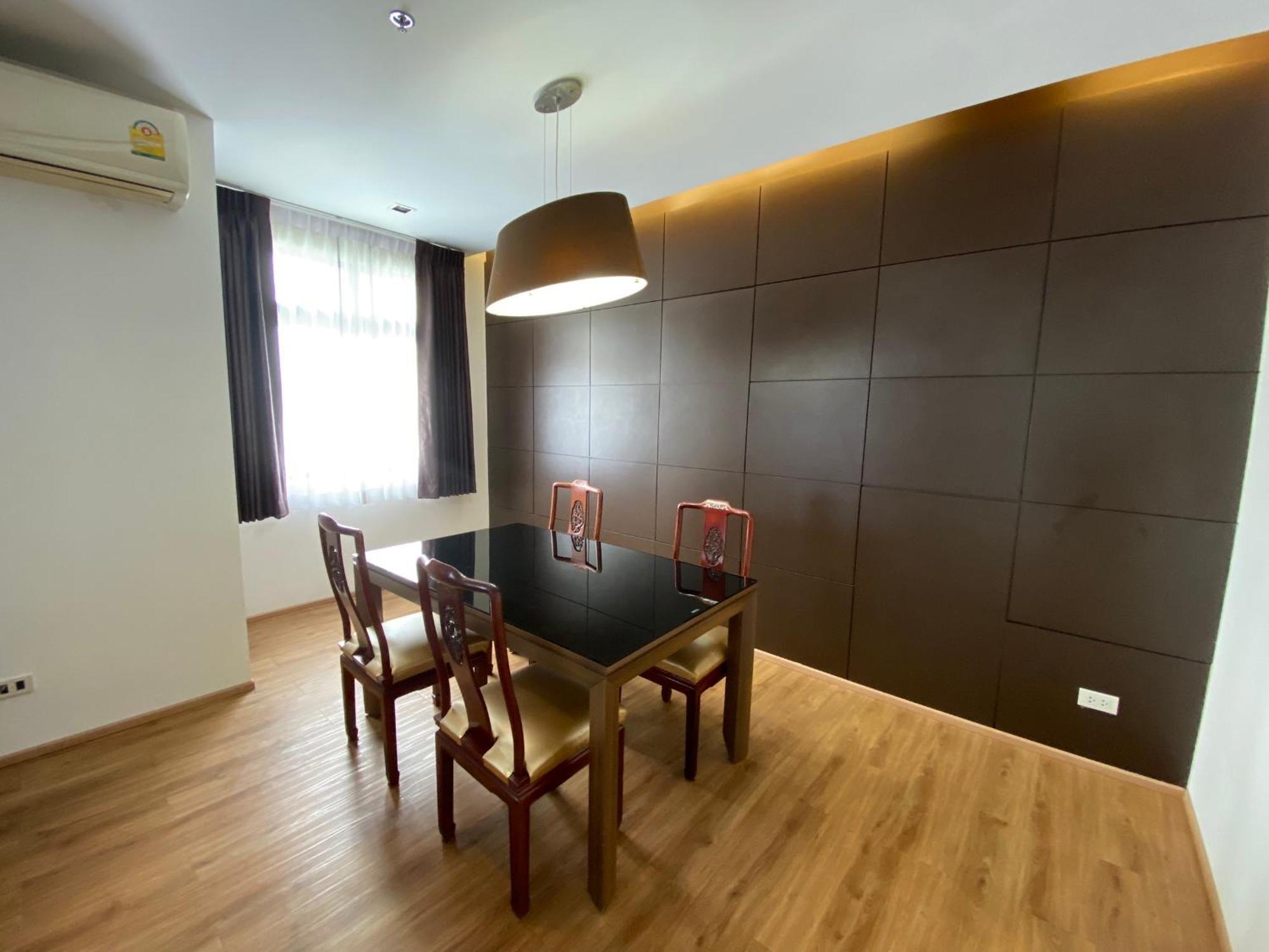 Nantiruj Tower - นันทิรุจ ทาวเวอร์ เซอร์วิสอพาร์ทเม้นท์ สุขุมวิท ซอย 8 Apartamento Banguecoque Exterior foto