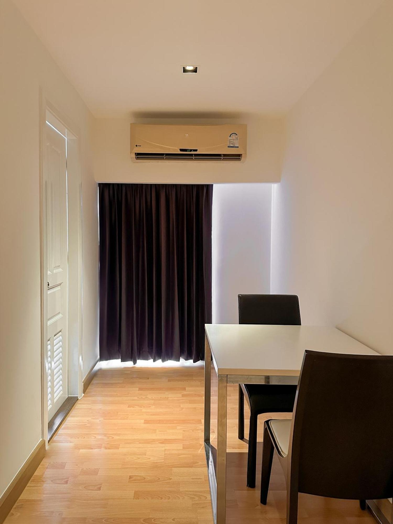 Nantiruj Tower - นันทิรุจ ทาวเวอร์ เซอร์วิสอพาร์ทเม้นท์ สุขุมวิท ซอย 8 Apartamento Banguecoque Exterior foto