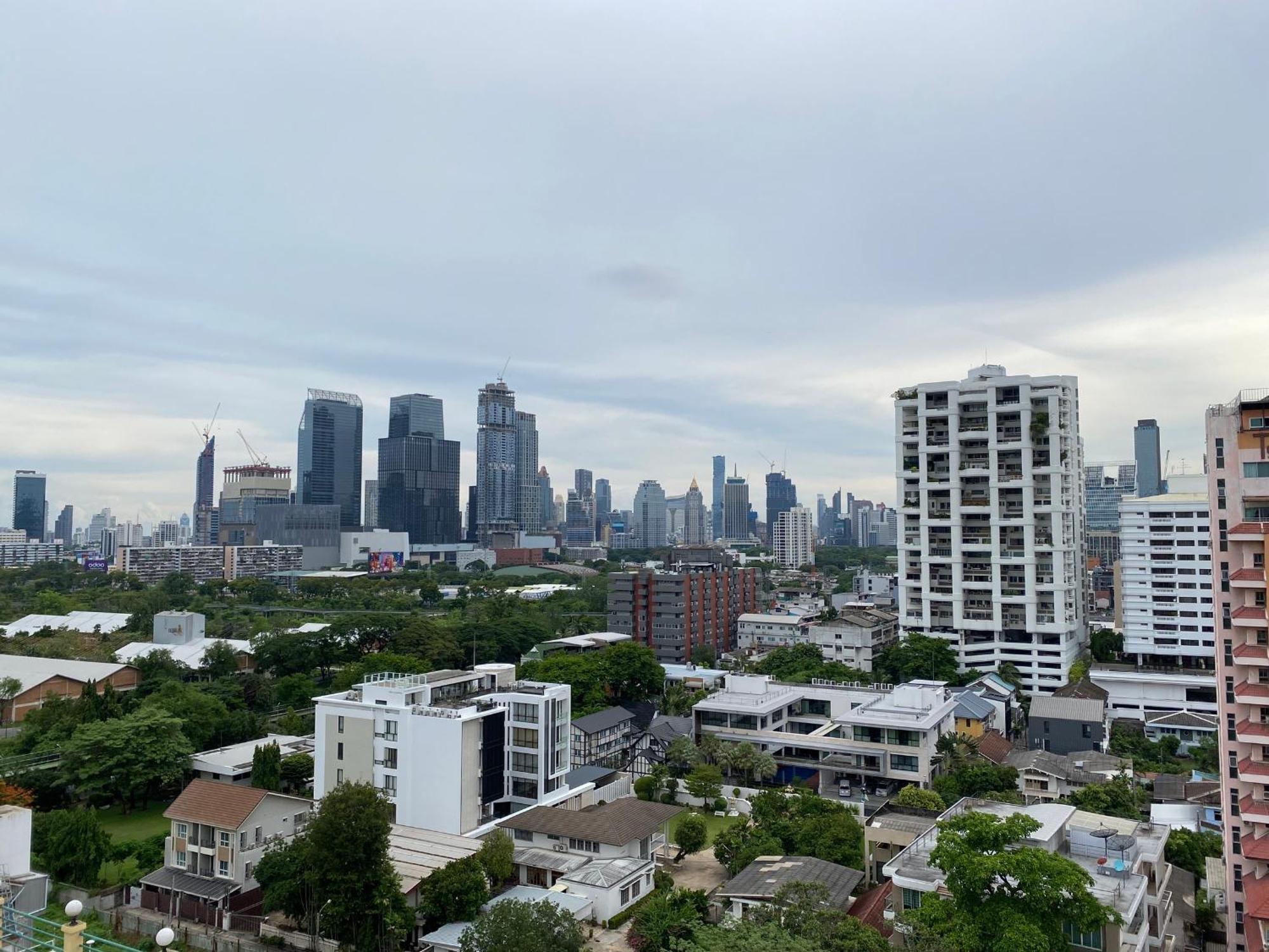 Nantiruj Tower - นันทิรุจ ทาวเวอร์ เซอร์วิสอพาร์ทเม้นท์ สุขุมวิท ซอย 8 Apartamento Banguecoque Exterior foto