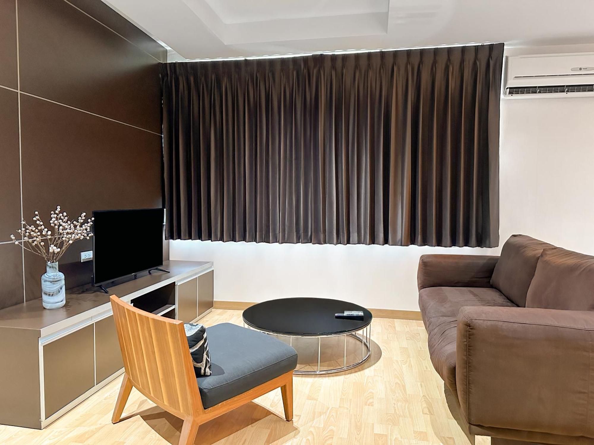 Nantiruj Tower - นันทิรุจ ทาวเวอร์ เซอร์วิสอพาร์ทเม้นท์ สุขุมวิท ซอย 8 Apartamento Banguecoque Exterior foto