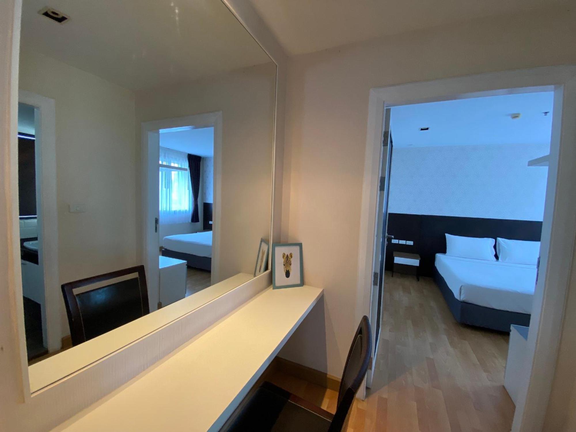 Nantiruj Tower - นันทิรุจ ทาวเวอร์ เซอร์วิสอพาร์ทเม้นท์ สุขุมวิท ซอย 8 Apartamento Banguecoque Exterior foto